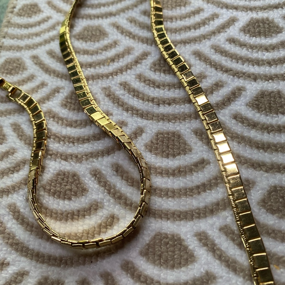 Elegant & Exquisite Gold Necklace